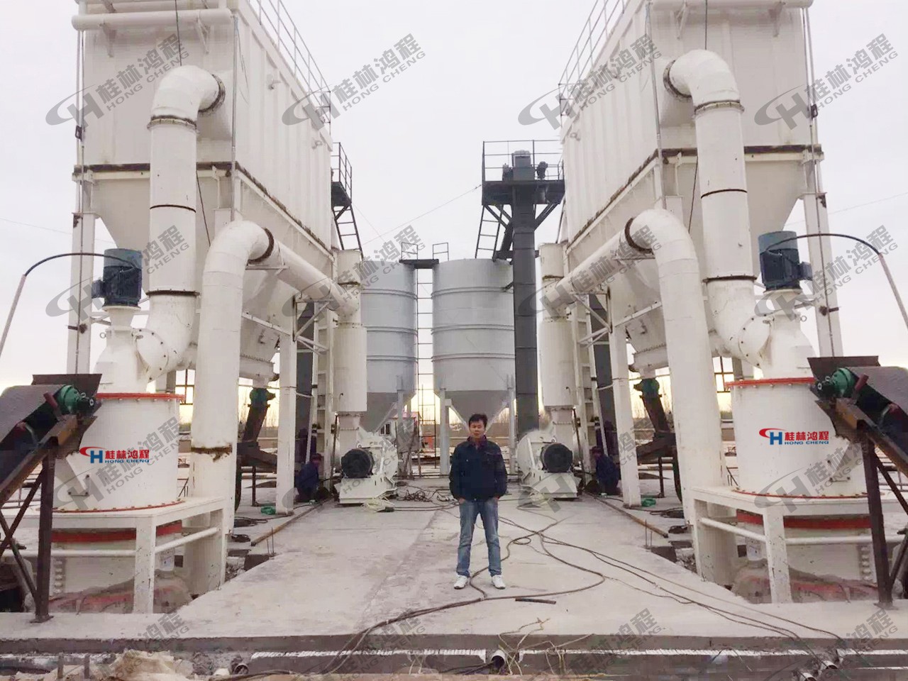 HCH凹凸棒石超細環輥磨粉機，凹凸棒石磨粉機生產線，400目凹凸棒石加工